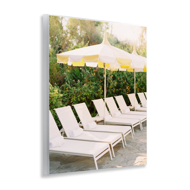 Art mural de chaises de piscine d'été par Justine Milton