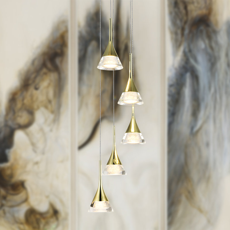 Lustre intégré à DEL réglable en hauteur à 5 lumières avec abat-jour conique Amalfi, Doré