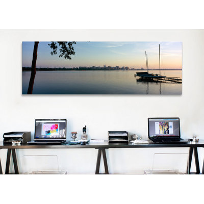 «Buildings at the Waterfront, Lake Monona, Madison, Dane County, Wisconsin», reproduction de photo sur toile