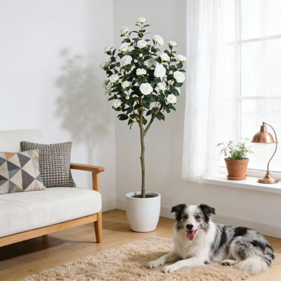 Arbre de camélia artificiel avec des fleurs en soie blanches réalistes