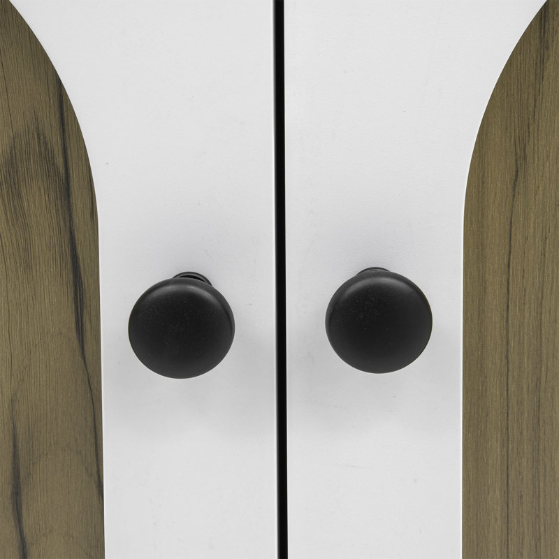 Armoire d'entrée moderne et multifonctionnelle blanche fabriquée en panneau de fibres à densité moyenne robuste, équipée d'un porte-chaussures, d'une tringle à vêtements et de crochets, très pratique.