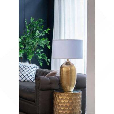 Lampe de table ronde en aluminium doré D18x31 "avec abat-jour en tissu blanc