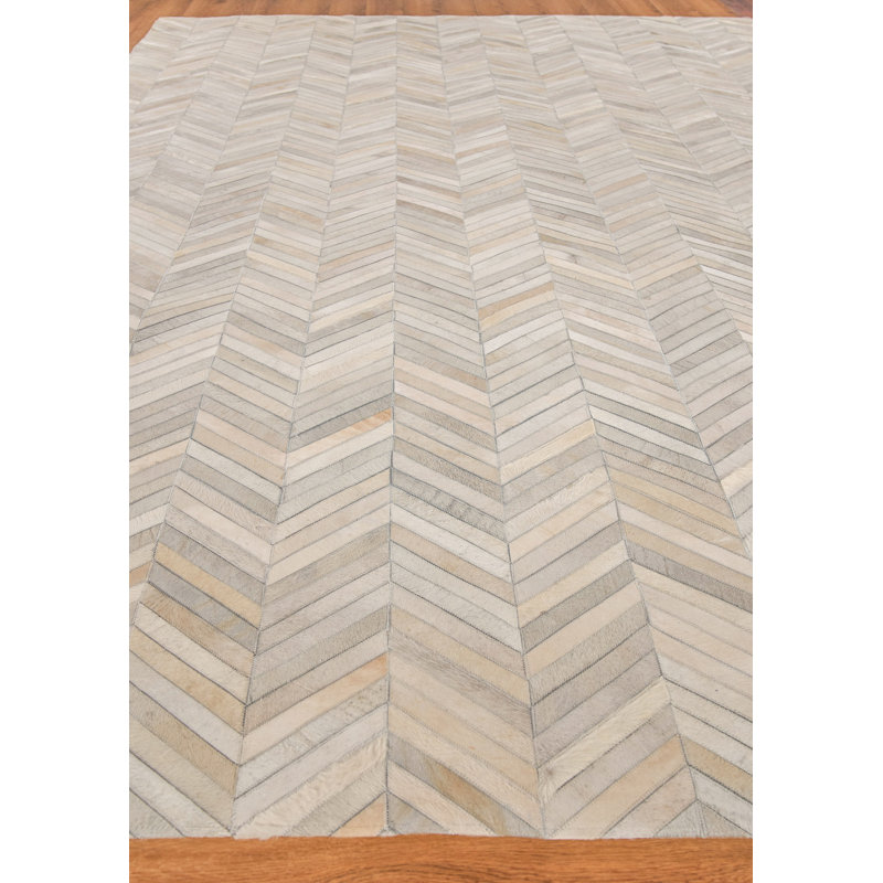 Natural Hide Cowhide Chevron Area Rug in Silver, Rectangle 9'6" x 13'6"