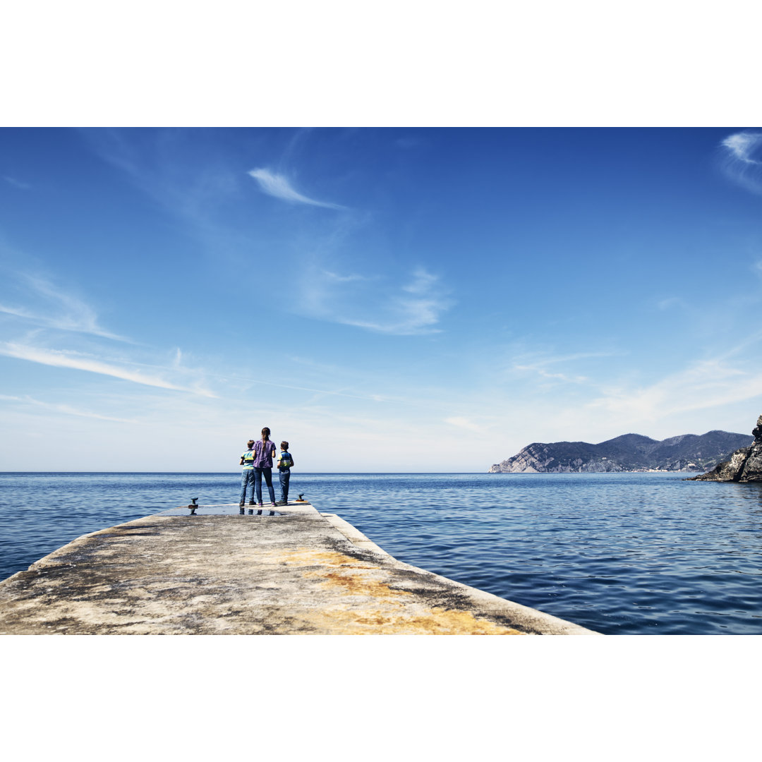 Kids Standing In The Old Harbour von Imgorthand - Kunstdrucke ohne Rahmen auf Leinwand