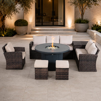 Ensemble de conversation de patio en résine tressée résistante aux intempéries pour 8 personnes avec table de foyer et coffre de rangement