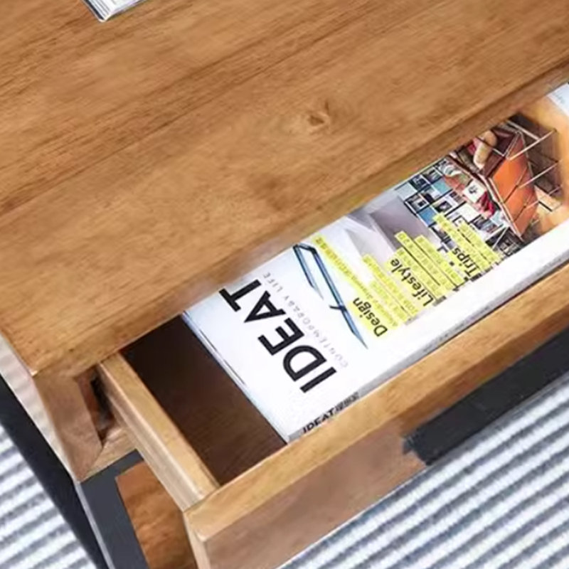 Table basse en bois massif au design rétro