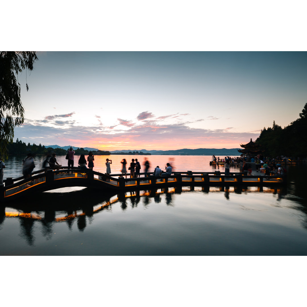 Dramatischer Sonnenuntergang am Westsee