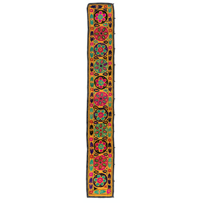Décoration murale en soie brodée à la main 24 po x 174 po. Chemin de table jaune Suzani