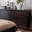 Buffet décoratif en bois de noyer foncé