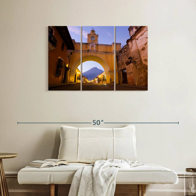 Arche Nicci dans la rue Antigua, H 24 po x l 38 po