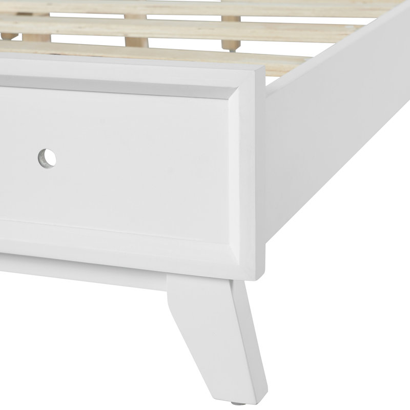 Très grand lit en bois de pin massif avec finition blanche, silhouette épurée, détails subtils / panneaux de contreplaqué, stabilité accrue, 82,7 po de longueur, 77,6 po de largeur, conception à ressort, taille d'assemblage sans effort