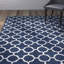 Tapis bleu foncé / ivoire en laine touffeté à la main Teresita Deedie-44946862