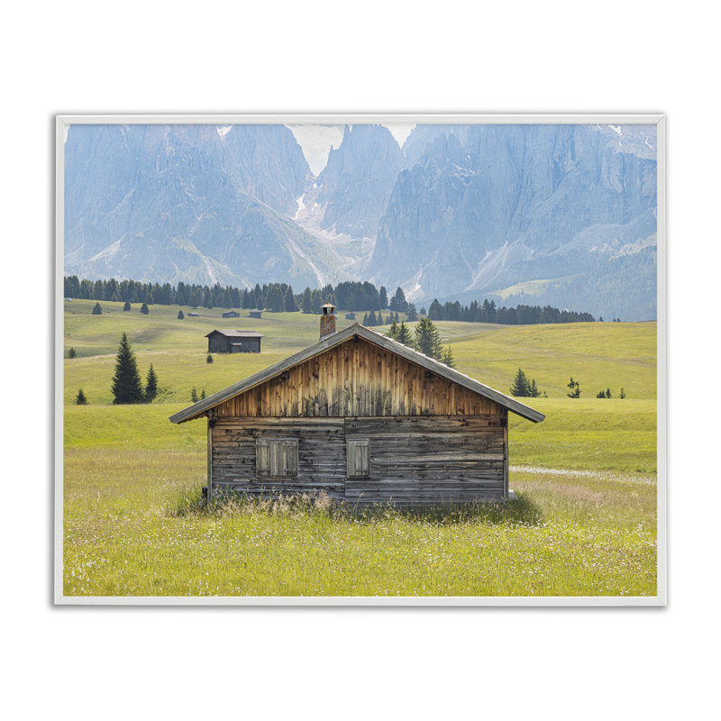 «Cabin Beneath Mountain Peaks», art giclée par Erin Marie, H 11 po x l 14 po, Estampe numérique encadrée blanc bord de mer