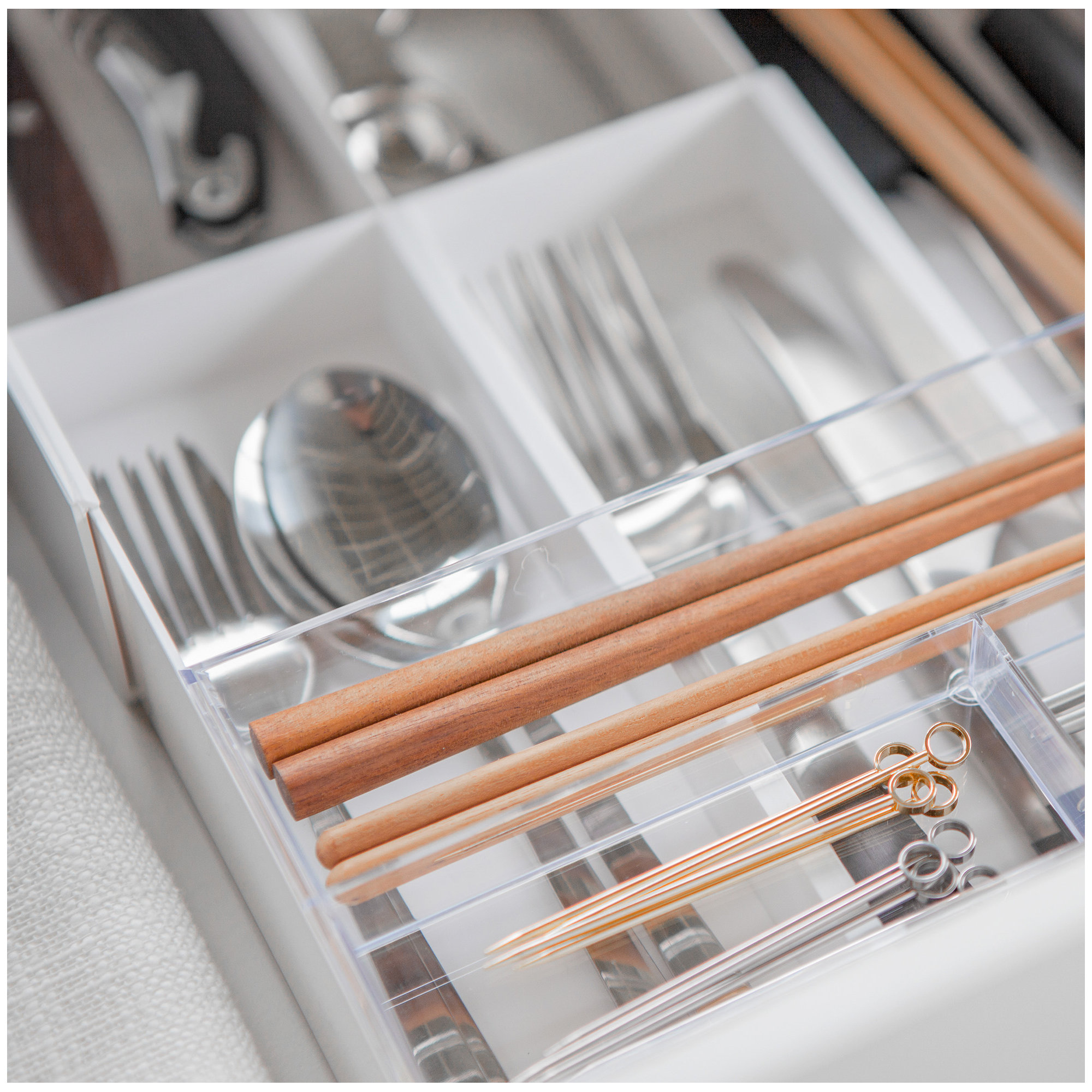 Tower Yamazaki Home Expandable Cutlery Drawer Organizer, Kitchen Storage Tray, Plastic, Expandable, White