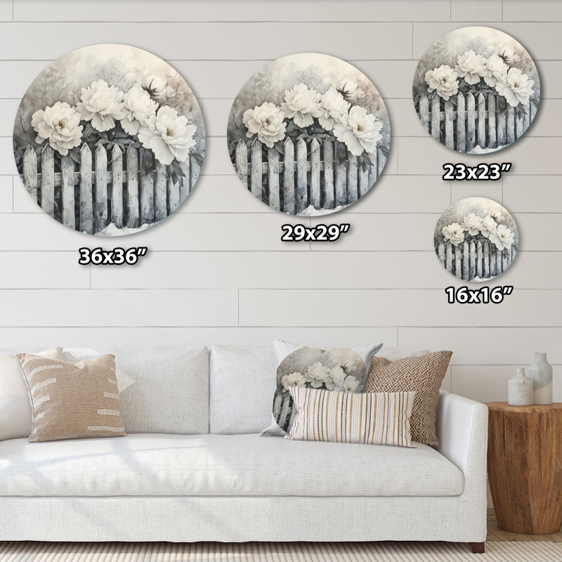 Pivoines d'hiver par la clôture enneigée II - pivoines rondes, décoration murale en métal, H 16 po x l 16 po