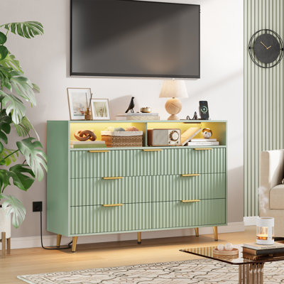 Commode 7 tiroirs cannelée de 53,9 po