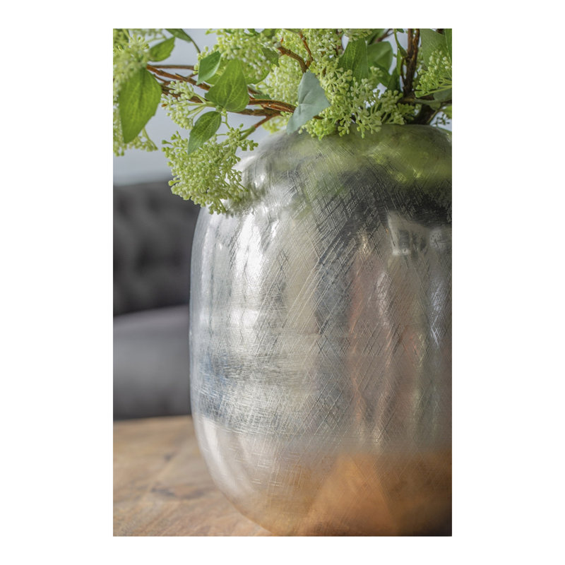 Vase en aluminium de 12,5 x 12,5 x 15 pouces avec des stries argentées