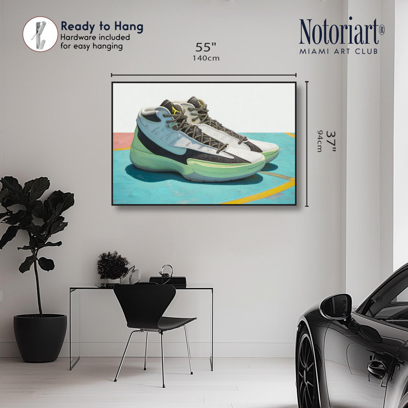 «Sneaker» par Notoriart, H 54 po x l 36 po, Structure noire