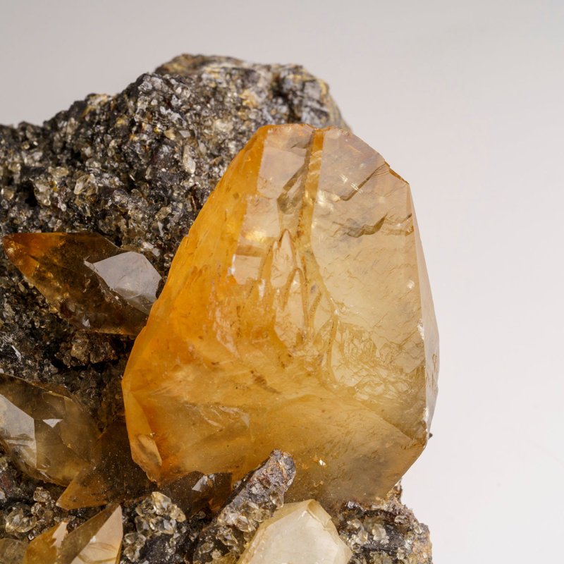 Cristal de calcite doré jumelé de la mine Elmwood, Tennessee (211,4 grammes)