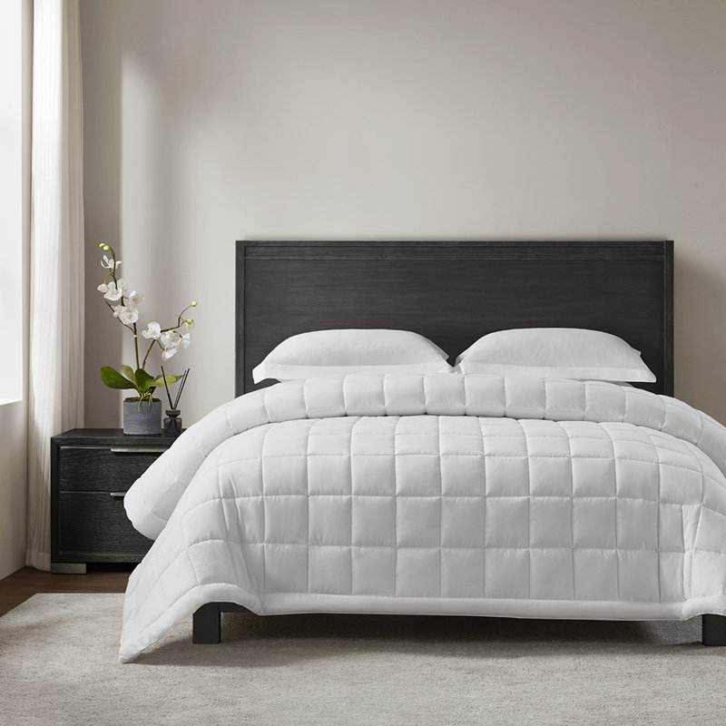 White Brushed Essential King Blanket