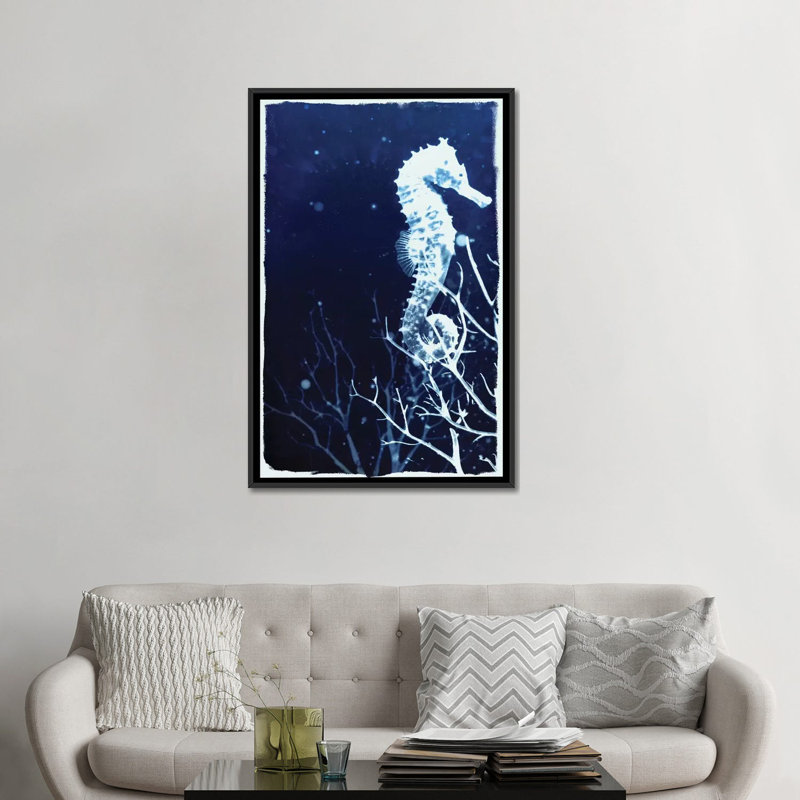«Indigo Seahorse», reproduction sur toile, H 26 po x l 18 po x P 1,5 po, Toile avec cadre noir, Pas de tapis