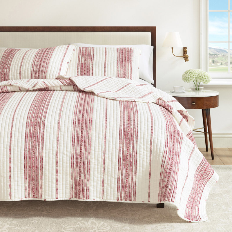 Striped Farmhouse Reversible Quilt Set with Shams, Twin / Twin XL Quilt + 1 Standard Sham, Cream / Red
