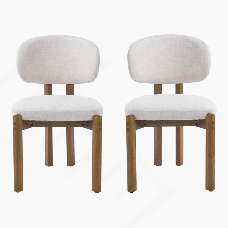 Chaises de salle à manger de style Mid-Century avec sièges rembourrés et structure au fini noyer pour une assise confortable et élégante.