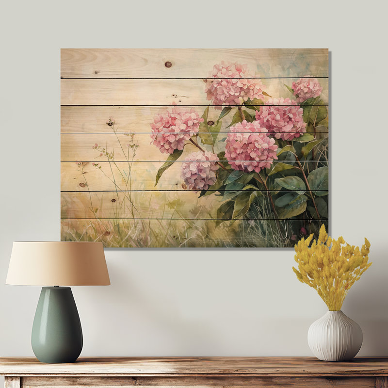 Hortensias dans un pré d'été II - Art mural en bois d'hortensias - sur bois de pin naturel, H 30 po x l 40 po