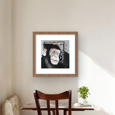 «Monkey Listening to Radio», reproduction encadrée grise contemporaine