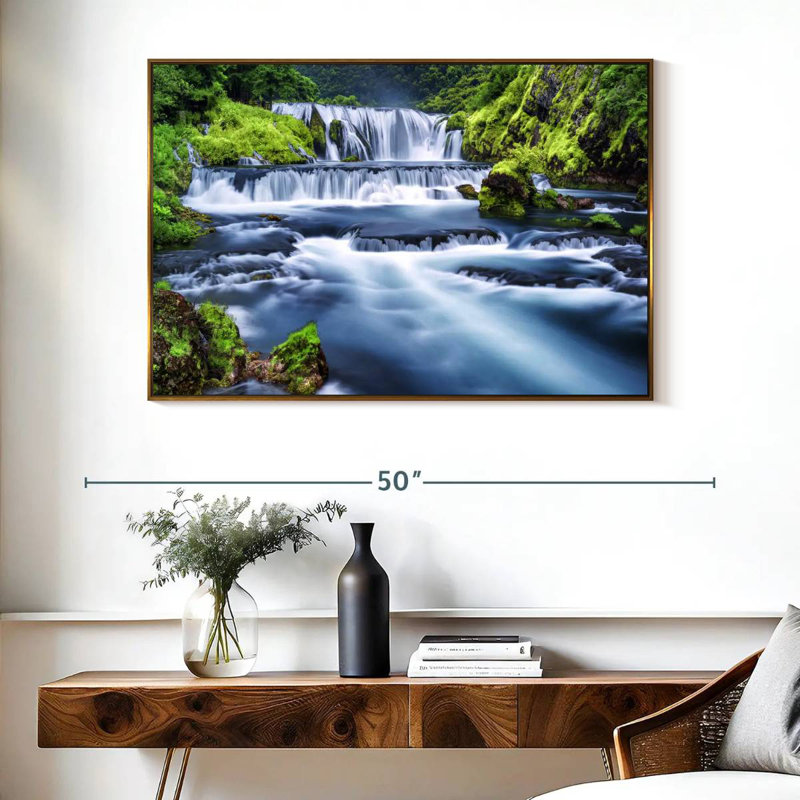 Belle cascade, Cadre flottant doré, 40 po x 27 po