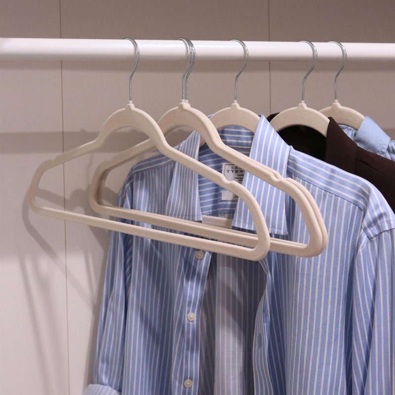 Harbour Housewares - Velvet Hangers - Non-Slip Coat Hangers with Trouser Bar, 25, Ivory