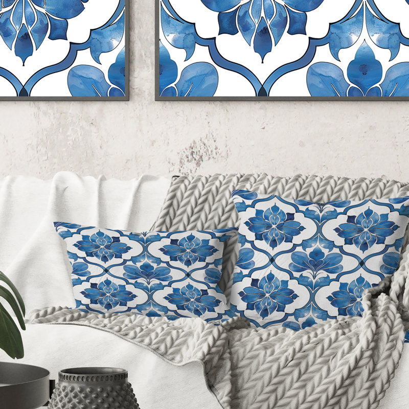 Coussin moderne bleu et blanc à motif quadrilobe moderne III, H 18 po x l 18 po