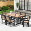 Ensemble de salle à manger d'extérieur pour 6 personnes, table et 6 chaises avec accoudoirs en PEHD imitation bois, trou pour parasol, pieds réglables.-844914710