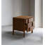 Table de chevet de style Mid-Century en bois massif avec deux tiroirs