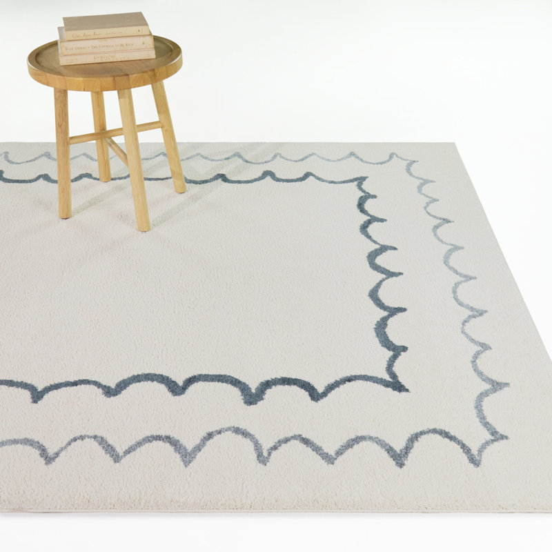 Tapis bleu festonné moderne Seraphina, 5 pi 3 po x 7 pi