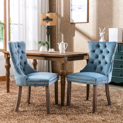 Chaise de salle à manger rembourrée de mousse haute densité en velours bleu, style contemporain Sw2001lb avec détails cloutés,