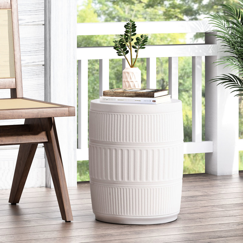 Table d'appoint cannelée moderne - béton léger, 15 po x 15 po x 18,5 po, blanc antique, sans assemblage requis Fin de béton blanc léger, 14,6 po x 14,6 po x 18,52 po, assemblage, aspect