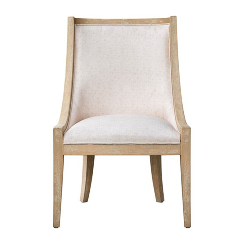 Chaise rembourrée avec garniture cloutée