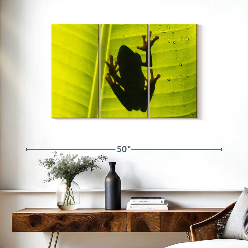 Grenouille sur feuille, H 24 po x l 38 po
