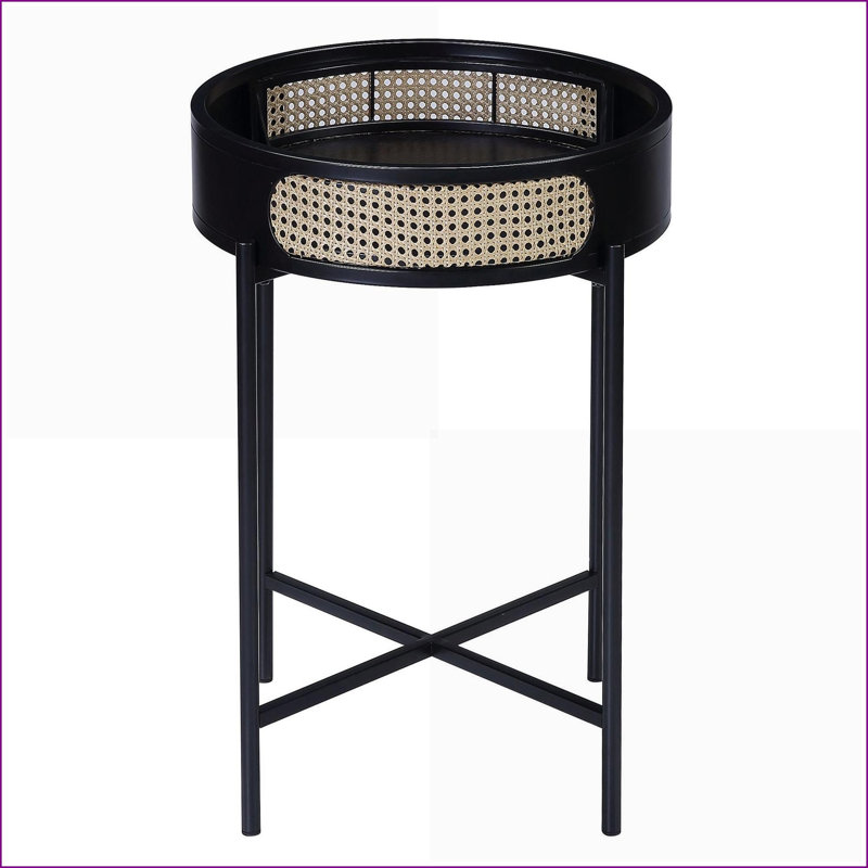 Table basse moderne noire avec plateau en bois et pieds en métal, insert en rotin robuste