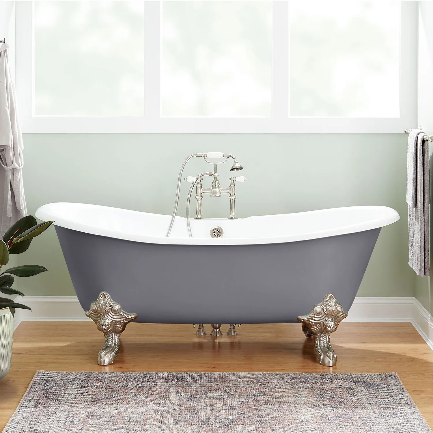 Clawfoot soaking clearance tub