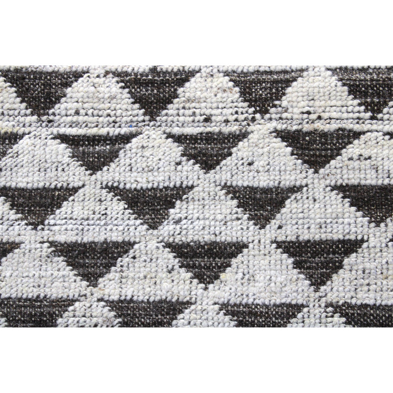 Hand Knotted Wool Area Rug in Ivory And Charcoal, Rectangle 6' x 9'