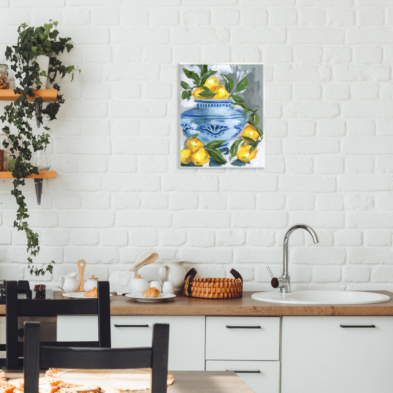 Plaque murale indigo et vase en citron, design par Melissa Wang
