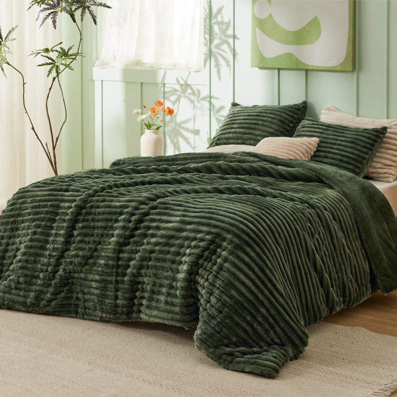 Bedsure King Size Comforter Sets - 3-Piece Double-Sided Fleece Fluffy Olive Green Bedding, Cozy Striped Aesthetic for Modern & Guest Bedrooms, All-Season Luxury Home Decor