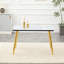 Table de salle à manger rectangulaire moderne et minimaliste, pouvant accueillir de 4 à 6 personnes. Comptoir en verre trempé + panneau de fibres à densité moyenne inférieur, texture imitation marbre, pieds fuselés en métal doré. Convient aux restaurants minimalistes.-1858831801