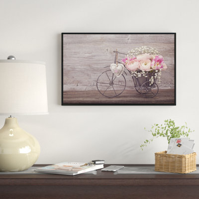 «Ranunculus Flowers in Bicycle Vase», photographie
