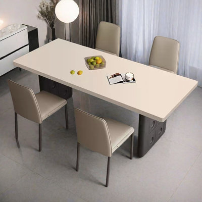 Combinaison de table et chaises de salle à manger italienne.