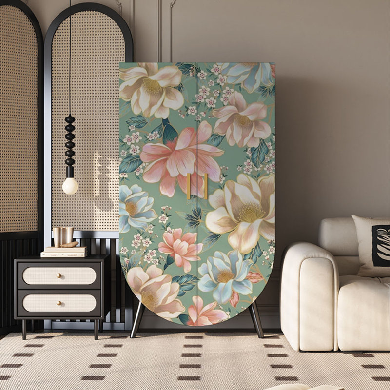 Garde-robe à motif floral de style français