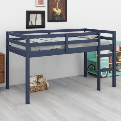 Lit mezzanine en bois avec échelle