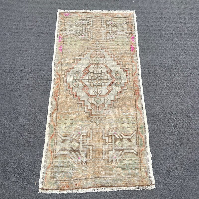 Petit tapis géométrique en laine beige 19,3 x 40,2 pouces